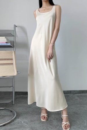 Lightweight Slant-Cut Vest Dress for Women - Slimming Satin Sleeveless Layer, Wrinkle-Resistant, Perfect for Spring and Summer.