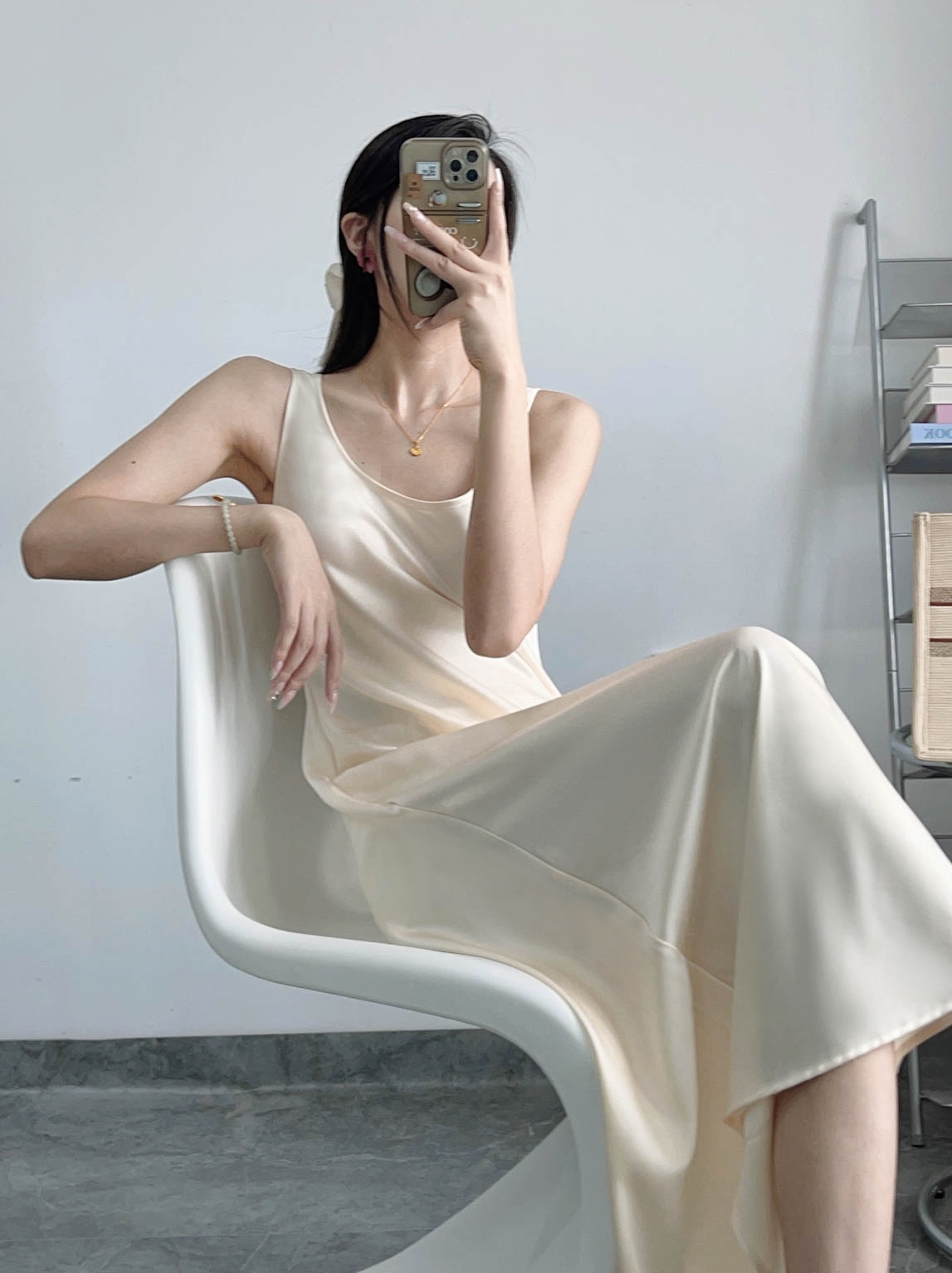 Lightweight Slant-Cut Vest Dress for Women - Slimming Satin Sleeveless Layer, Wrinkle-Resistant, Perfect for Spring and Summer. Lightweight Slant-Cut Vest Dress for Women - Slimming Satin Sleeveless Layer, Wrinkle-Resistant, Perfect for Spring and Summer.