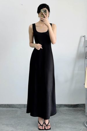 Lightweight Slant-Cut Vest Dress for Women - Slimming Satin Sleeveless Layer, Wrinkle-Resistant, Perfect for Spring and Summer.