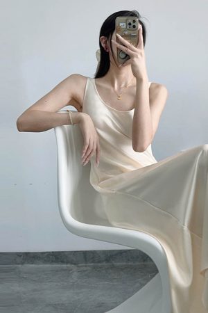 Lightweight Slant-Cut Vest Dress for Women - Slimming Satin Sleeveless Layer, Wrinkle-Resistant, Perfect for Spring and Summer.