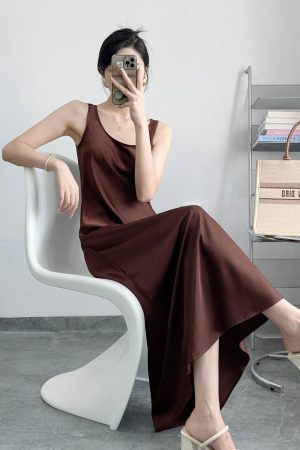 Lightweight Slant-Cut Vest Dress for Women - Slimming Satin Sleeveless Layer, Wrinkle-Resistant, Perfect for Spring and Summer.