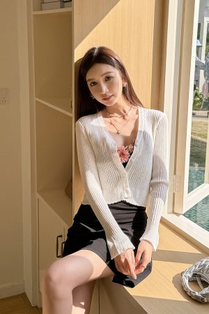 Lightweight V-Neck Knit Cardigan, Ribbed Ice Silk Short Outerwear, Sun Protection Cover-Up Top for Spring and Summer Fashion