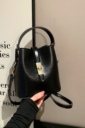 Lightweight Versatile Shoulder Bag for Women - Spring 2025 Commuting Handbag, Travel Crossbody Bag in Chic Design