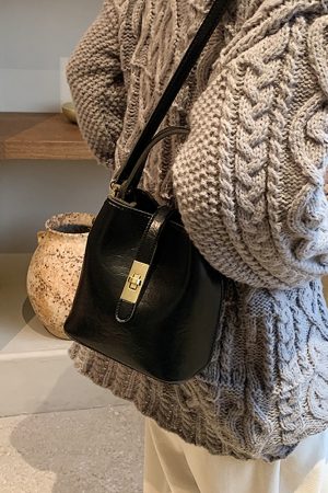 Lightweight Versatile Shoulder Bag for Women - Spring 2025 Commuting Handbag, Travel Crossbody Bag in Chic Design