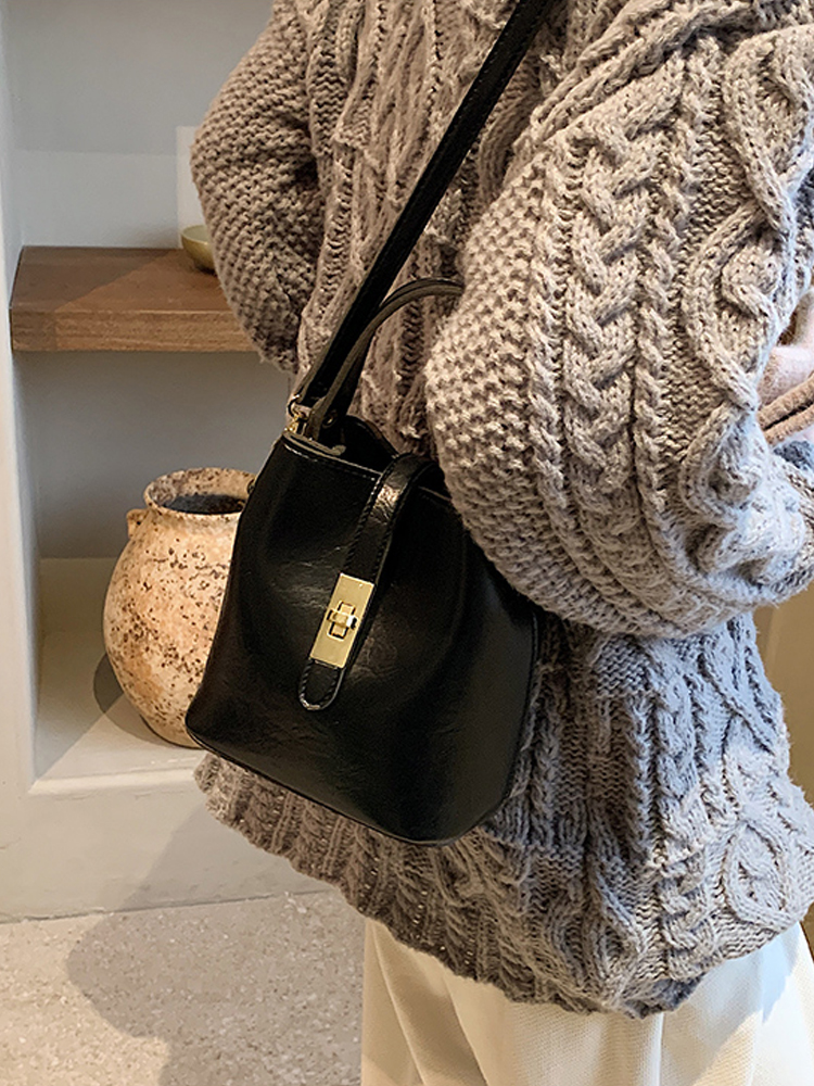 Lightweight Versatile Shoulder Bag for Women - Spring 2025 Commuting Handbag, Travel Crossbody Bag in Chic Design Lightweight Versatile Shoulder Bag for Women - Spring 2025 Commuting Handbag, Travel Crossbody Bag in Chic Design