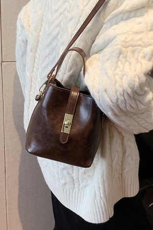 Lightweight Versatile Shoulder Bag for Women - Spring 2025 Commuting Handbag, Travel Crossbody Bag in Chic Design