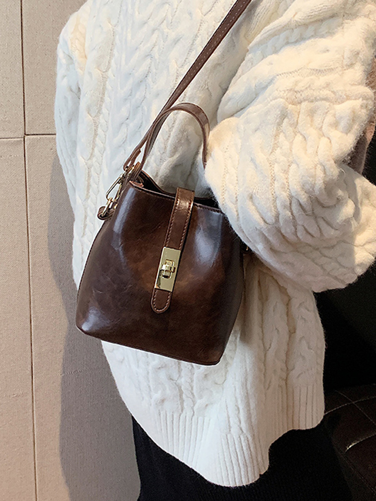 Lightweight Versatile Shoulder Bag for Women - Spring 2025 Commuting Handbag, Travel Crossbody Bag in Chic Design Lightweight Versatile Shoulder Bag for Women - Spring 2025 Commuting Handbag, Travel Crossbody Bag in Chic Design