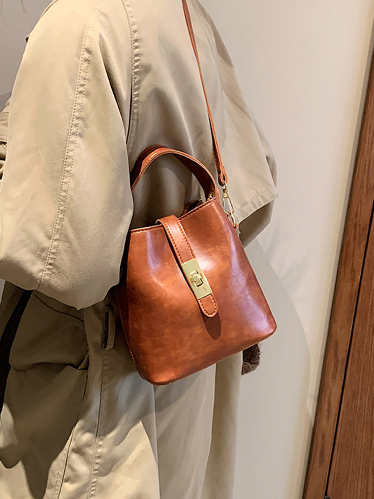 Lightweight Versatile Shoulder Bag for Women - Spring 2025 Commuting Handbag, Travel Crossbody Bag in Chic Design Lightweight Versatile Shoulder Bag for Women - Spring 2025 Commuting Handbag, Travel Crossbody Bag in Chic Design