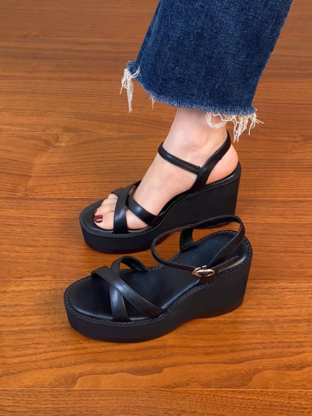 Lightweight Wedge Open-Toe Sandals for Women - Summer Waterproof Platform High Heels in First-Layer Cowhide Lightweight Wedge Open-Toe Sandals for Women - Summer Waterproof Platform High Heels in First-Layer Cowhide