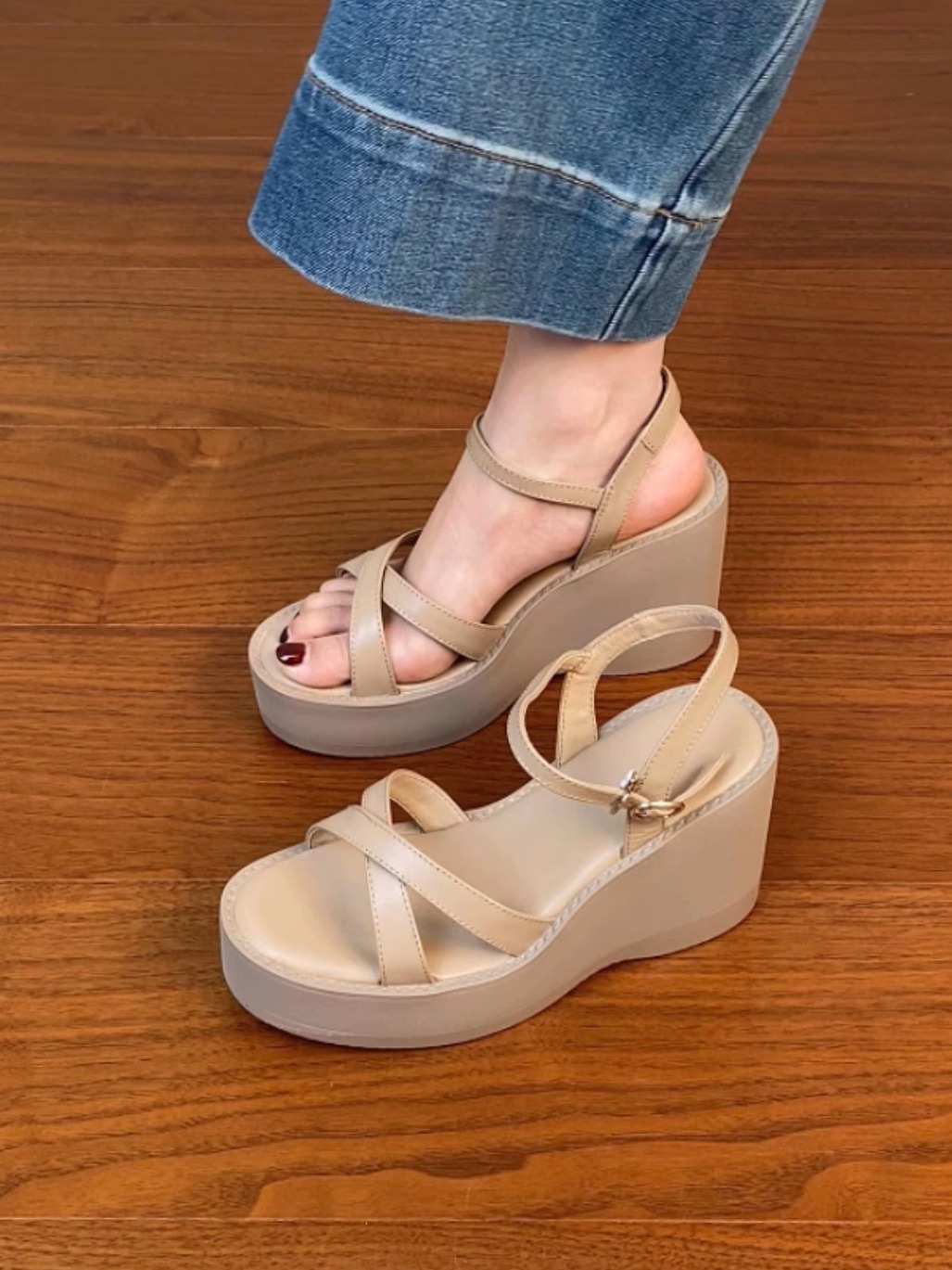Lightweight Wedge Open-Toe Sandals for Women - Summer Waterproof Platform High Heels in First-Layer Cowhide Lightweight Wedge Open-Toe Sandals for Women - Summer Waterproof Platform High Heels in First-Layer Cowhide