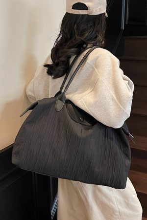 Lightweight Women's Large Capacity Commuter Bag - Fashionable Shoulder Bag for Business Travel, Maternity, and Gym