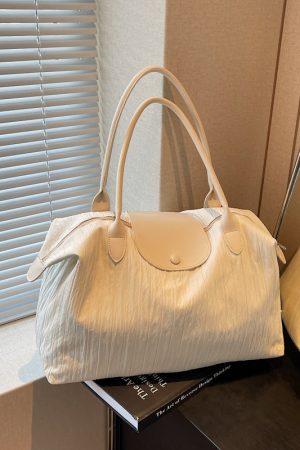 Lightweight Women's Large Capacity Commuter Bag - Fashionable Shoulder Bag for Business Travel, Maternity, and Gym