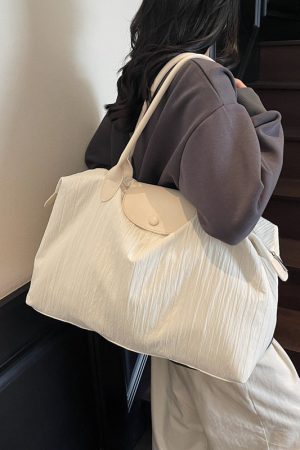 Lightweight Women's Large Capacity Commuter Bag - Fashionable Shoulder Bag for Business Travel, Maternity, and Gym