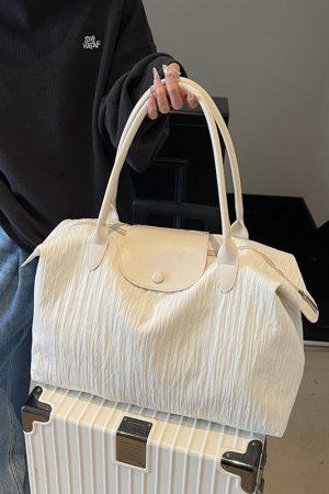 Lightweight Women's Large Capacity Commuter Bag - Fashionable Shoulder Bag for Business Travel, Maternity, and Gym