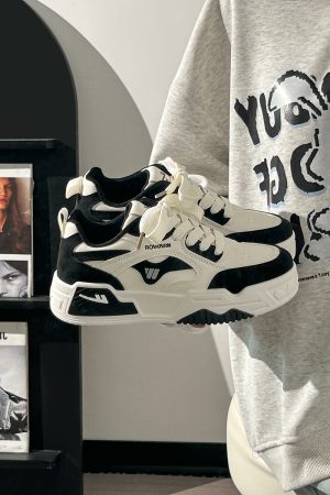 Lightweight Women's White Canvas Sneakers - Breathable Mesh Sports Shoes for Summer - Versatile Casual Footwear