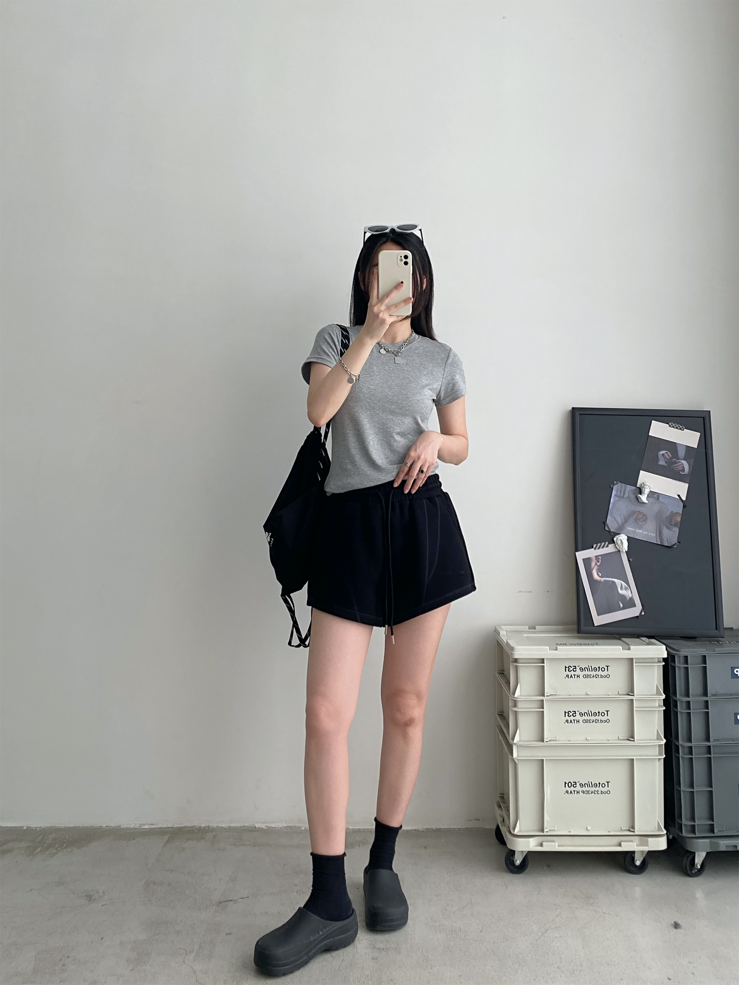 Loose-Fitting Casual Summer Shorts for Outdoor Wear - Comfortable Sports Sweatpants in Sun Grapefruit Color Loose-Fitting Casual Summer Shorts for Outdoor Wear - Comfortable Sports Sweatpants in Sun Grapefruit Color