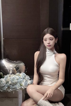 Luna 10.8 Fashionable Irregular Half-High Neck Halter Vest Top with Built-In Chest Pad - Trendy Y2K Style