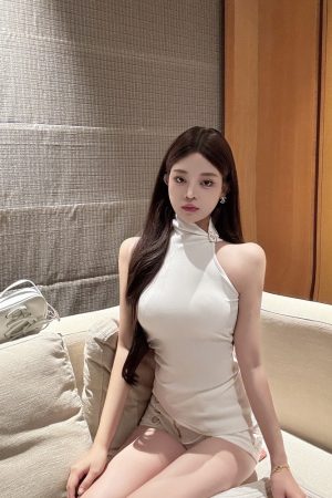 Luna 10.8 Fashionable Irregular Half-High Neck Halter Vest Top with Built-In Chest Pad - Trendy Y2K Style