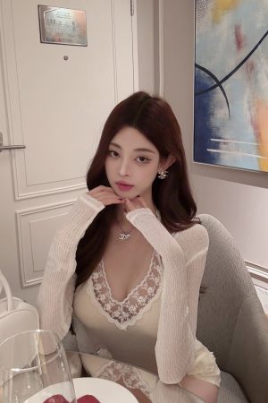 Luna Lona Ice Silk Knitted Women's Short Cardigan with Lace Trim - Lightweight, Elegant Layering for Spring and Summer