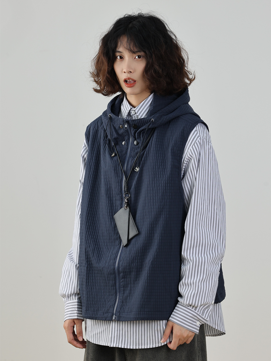 Men's Japanese Spring Hooded Vest - Loose Sleeveless Jacket for City Boy Outdoor Style Men's Japanese Spring Hooded Vest - Loose Sleeveless Jacket for City Boy Outdoor Style