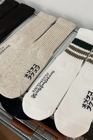 Men's Mid-Tube Socks, Japanese-Style Printed Couple Socks for Autumn & Winter, Women's American Sports Socks, Trendy Streetwear Fashion