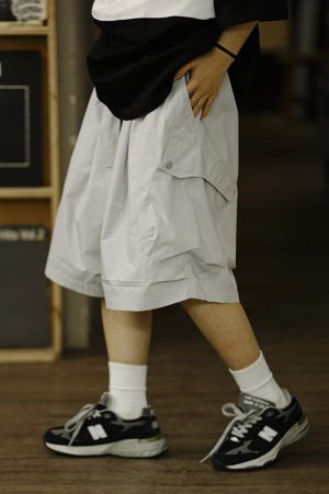 Men's Stylish Loose White Sports Shorts - Trendy City Boy Casual Five-Point Pants for Work & Play