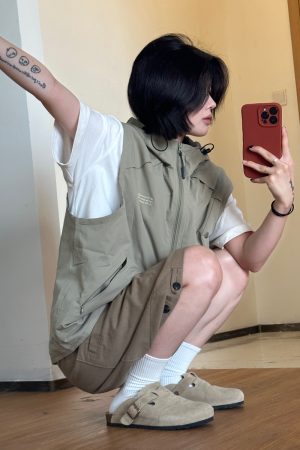 Men's Textured Hooded Outdoor Vest with Shoulder Pocket, Functional Zipper Jacket for Mountain Adventures, Perfect for Casual and Active Wear