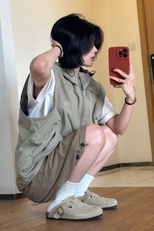 Men's Textured Hooded Outdoor Vest with Shoulder Pocket, Functional Zipper Jacket for Mountain Adventures, Perfect for Casual and Active Wear