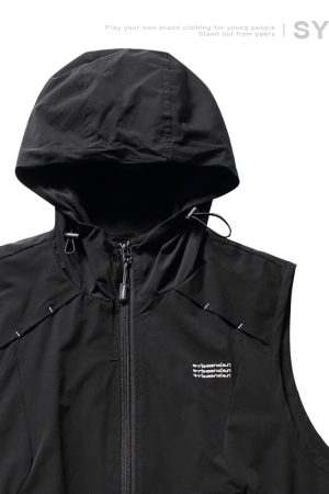 Men's Textured Hooded Outdoor Vest with Shoulder Pocket, Functional Zipper Jacket for Mountain Adventures, Perfect for Casual and Active Wear