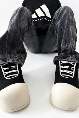 Mickey Mouse Big Head Canvas Shoes for Men and Women, Round Toe Cute Thick-Soled Sports Dad Shoes, Trendy Bread Shell Design