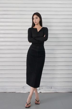 Microé€ä¿®èº«å¼€æ‰£å‘æ¡çº¹é•¿è¢–上衣 - Fashionable Slim Fit Striped Long Sleeve Top for Chic 90s & Y2K Style