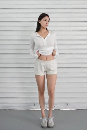 Microé€ä¿®èº«å¼€æ‰£å‘æ¡çº¹é•¿è¢–上衣 - Fashionable Slim Fit Striped Long Sleeve Top for Chic 90s & Y2K Style