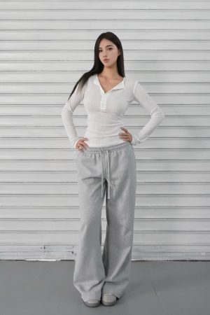 Microé€ä¿®èº«å¼€æ‰£å‘æ¡çº¹é•¿è¢–上衣 - Fashionable Slim Fit Striped Long Sleeve Top for Chic 90s & Y2K Style