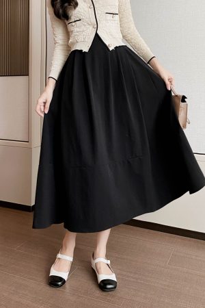 Mid-Length A-Line Umbrella Skirt with Flower Bud Patchwork, High-Waisted Black and White Hepburn Style for Spring and Summer