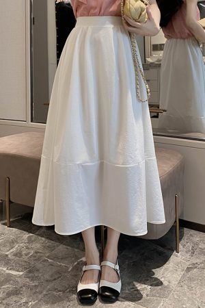 Mid-Length A-Line Umbrella Skirt with Flower Bud Patchwork, High-Waisted Black and White Hepburn Style for Spring and Summer