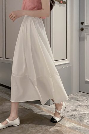 Mid-Length A-Line Umbrella Skirt with Flower Bud Patchwork, High-Waisted Black and White Hepburn Style for Spring and Summer