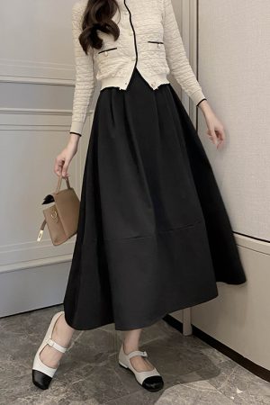 Mid-Length A-Line Umbrella Skirt with Flower Bud Patchwork, High-Waisted Black and White Hepburn Style for Spring and Summer