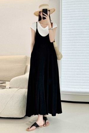 Mid-Length Cotton-Linen Swing Dress with Adjustable Straps, Black V-Neck Pocket Design, Versatile Japanese-Style Beach Fashion