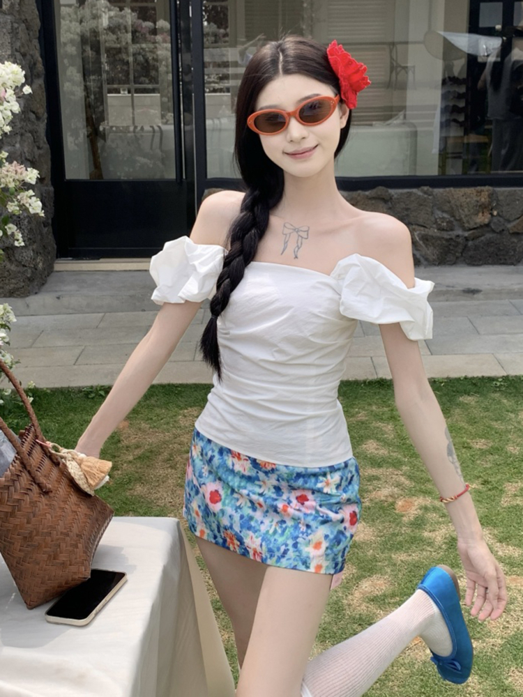 Midsummer Floral Bodycon Mini Skirt for Women, Low Waist Vacation Skirt in Vibrant Colors, Perfect for 90s or Y2K Style Midsummer Floral Bodycon Mini Skirt for Women, Low Waist Vacation Skirt in Vibrant Colors, Perfect for 90s or Y2K Style