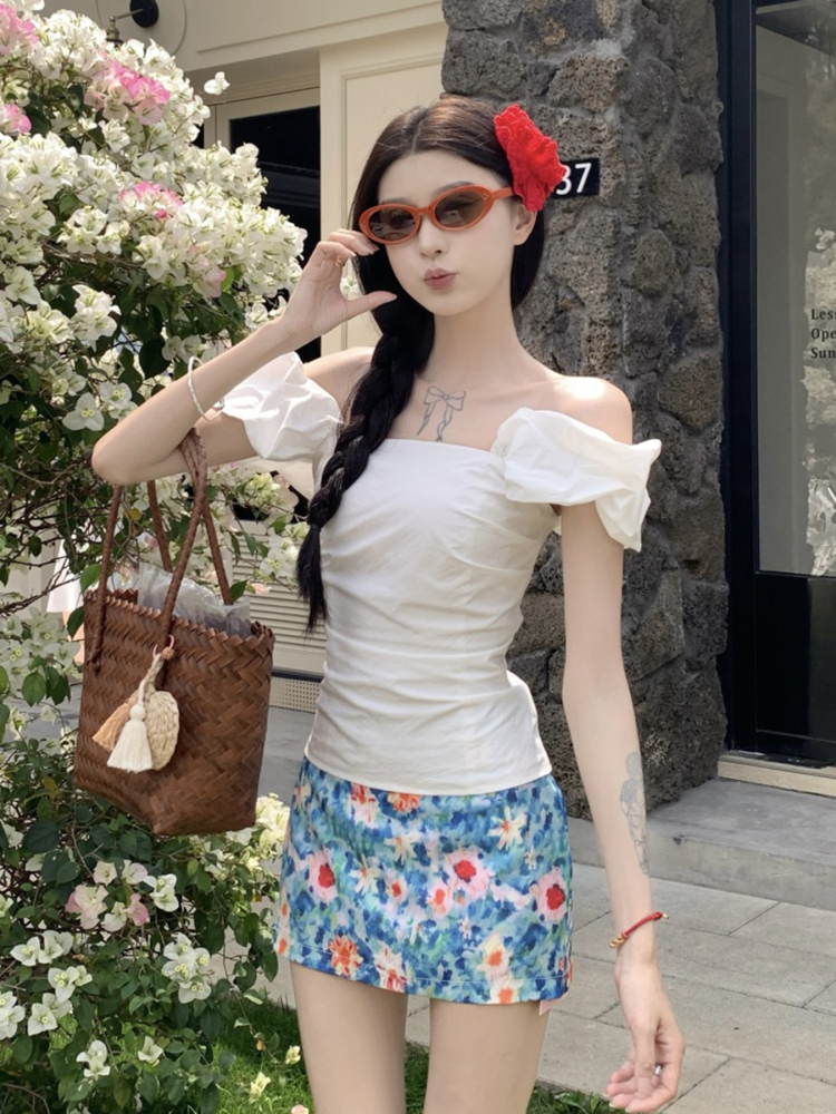 Midsummer Floral Bodycon Mini Skirt for Women, Low Waist Vacation Skirt in Vibrant Colors, Perfect for 90s or Y2K Style Midsummer Floral Bodycon Mini Skirt for Women, Low Waist Vacation Skirt in Vibrant Colors, Perfect for 90s or Y2K Style