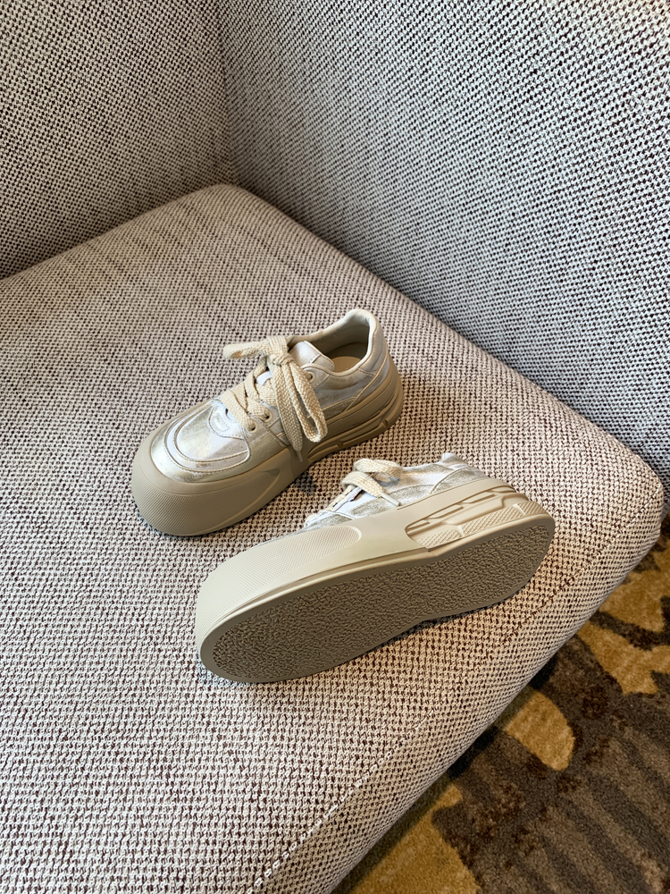 Milk Tea Color Round Toe Women's Casual Sneakers - Thick-Soled Height-Increasing Sports Shoes for Outdoor Style 2025 Milk Tea Color Round Toe Women's Casual Sneakers - Thick-Soled Height-Increasing Sports Shoes for Outdoor Style 2025