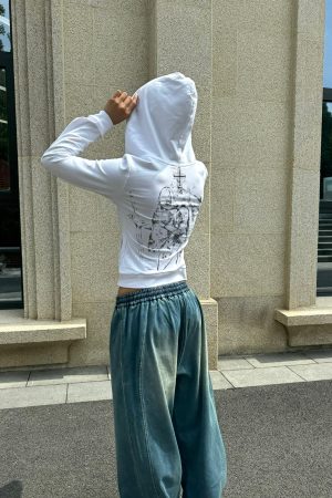 Millennium Street Music Score Embroidery Portrait Gradient Print Waist-Defining Slim Fit Hoodie for Trendy Streetwear Style