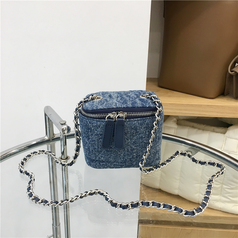 Mini Bag with Lipstick Box Design - 2022 Small Diamond Quilted Chain Strap in Chic Fashion Style Mini Bag with Lipstick Box Design - 2022 Small Diamond Quilted Chain Strap in Chic Fashion Style