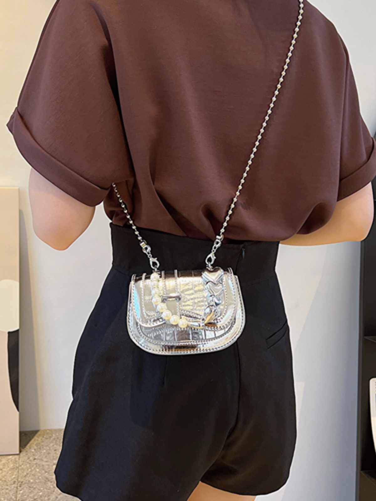 Mini Handbag for Women - Spring/Summer 2025 Niche Design with Fashionable Pearl Chain Crossbody Style, High-Quality Texture Mini Handbag for Women - Spring/Summer 2025 Niche Design with Fashionable Pearl Chain Crossbody Style, High-Quality Texture