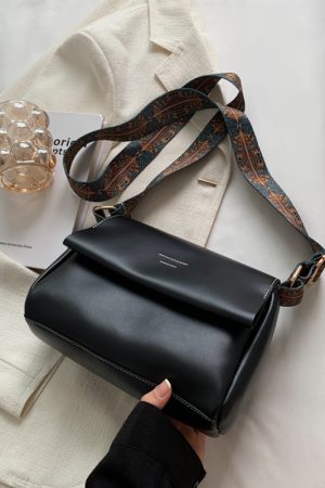 Minimalist British Retro Shoulder Bag - Soft Leather Crossbody Small Square Bag for Women, Versatile High-End Commuting Style