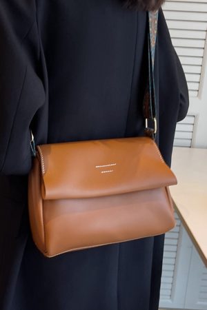 Minimalist British Retro Shoulder Bag - Soft Leather Crossbody Small Square Bag for Women, Versatile High-End Commuting Style