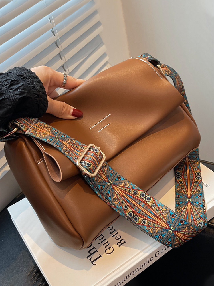 Minimalist British Retro Shoulder Bag - Soft Leather Crossbody Small Square Bag for Women, Versatile High-End Commuting Style Minimalist British Retro Shoulder Bag - Soft Leather Crossbody Small Square Bag for Women, Versatile High-End Commuting Style