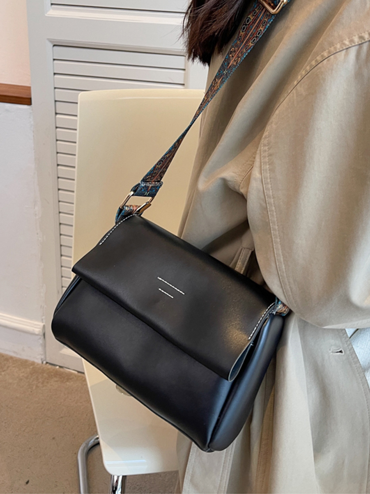 Minimalist British Retro Shoulder Bag - Soft Leather Crossbody Small Square Bag for Women, Versatile High-End Commuting Style Minimalist British Retro Shoulder Bag - Soft Leather Crossbody Small Square Bag for Women, Versatile High-End Commuting Style