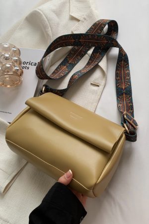 Minimalist British Retro Shoulder Bag - Soft Leather Crossbody Small Square Bag for Women, Versatile High-End Commuting Style