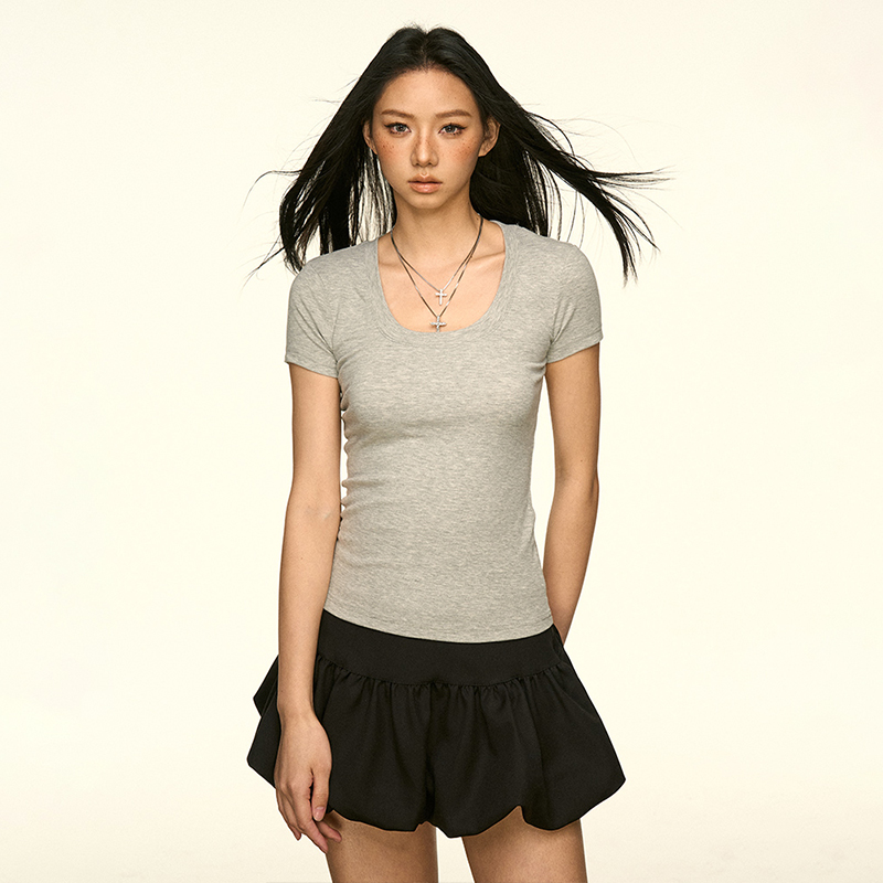 Minimalist Gray U-Neck Short Sleeve T-Shirt for Women - Summer Slim Fit Cropped Top, Waist-Defining Style, Perfect for Y2K Fashion Minimalist Gray U-Neck Short Sleeve T-Shirt for Women - Summer Slim Fit Cropped Top, Waist-Defining Style, Perfect for Y2K Fashion